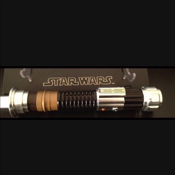 Star Wars Signature Series Force FX Lightsaber with removable blade - Picture 2 of 9